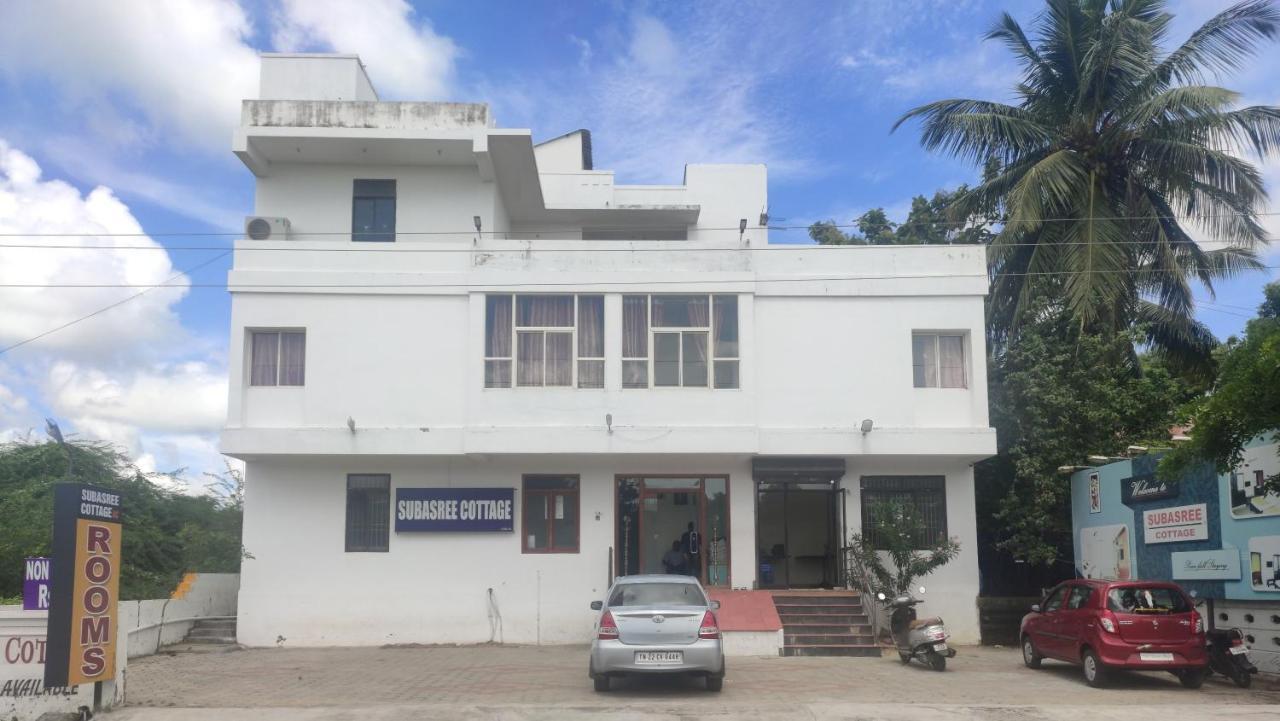 Subasree Cottage Tirunallar Bagian luar foto