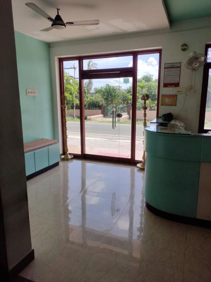 Subasree Cottage Tirunallar Bagian luar foto