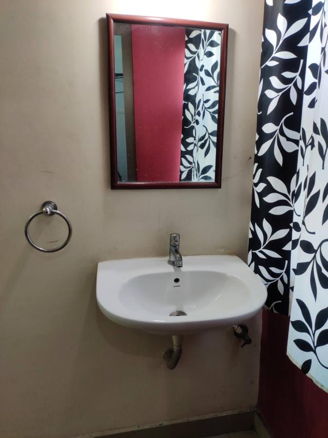 Subasree Cottage Tirunallar Bagian luar foto