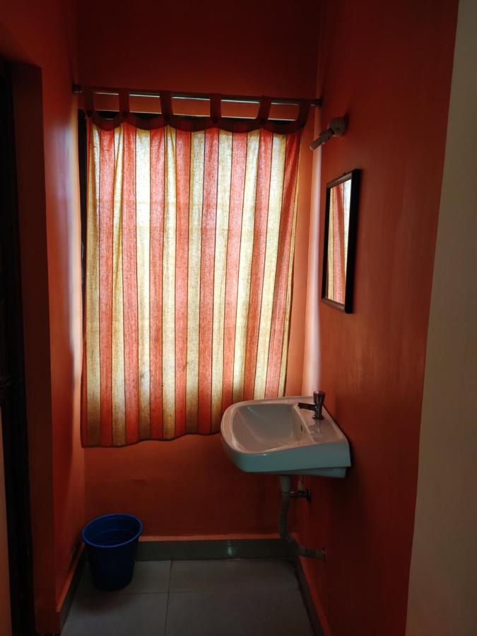 Subasree Cottage Tirunallar Bagian luar foto