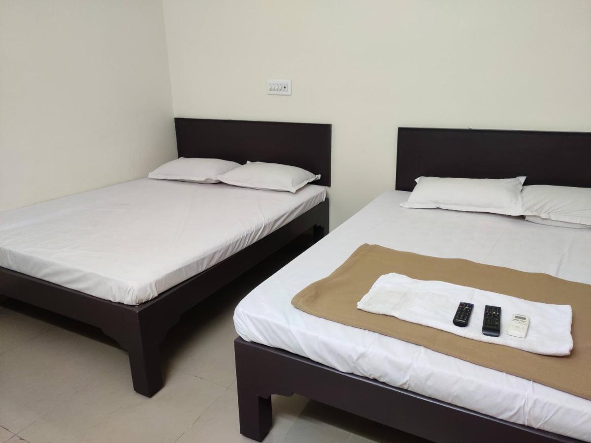 Subasree Cottage Tirunallar Bagian luar foto