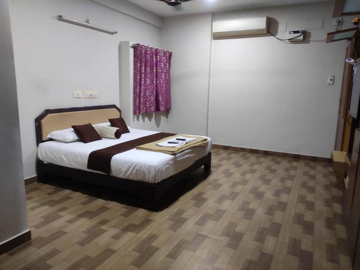 Subasree Cottage Tirunallar Bagian luar foto